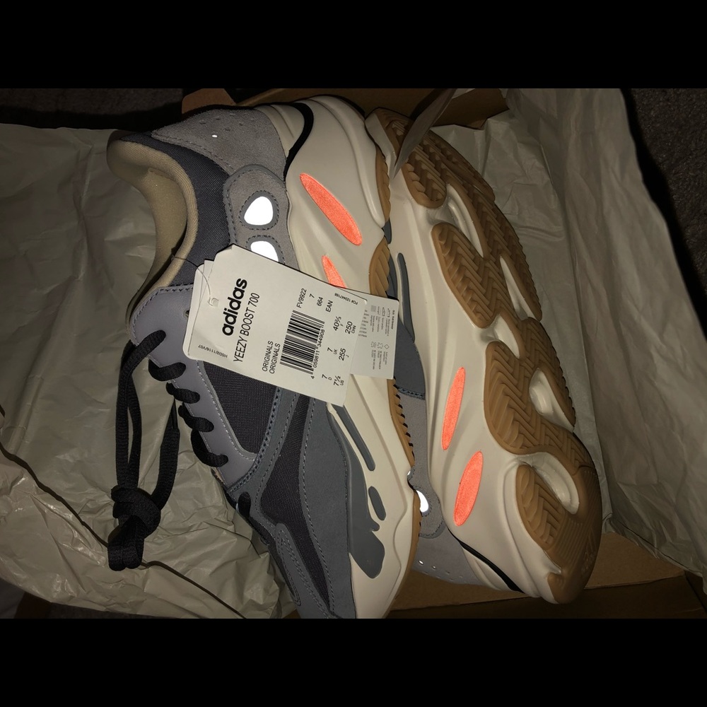Yeezy boost 700